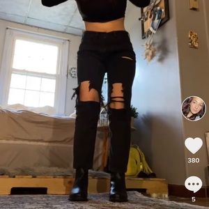 Black American Eagle boyfriend jeans